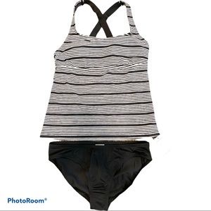 NEW! NIKE Tankini Wide Strap Striped Swimsuit Built-in Bra Black White Medium